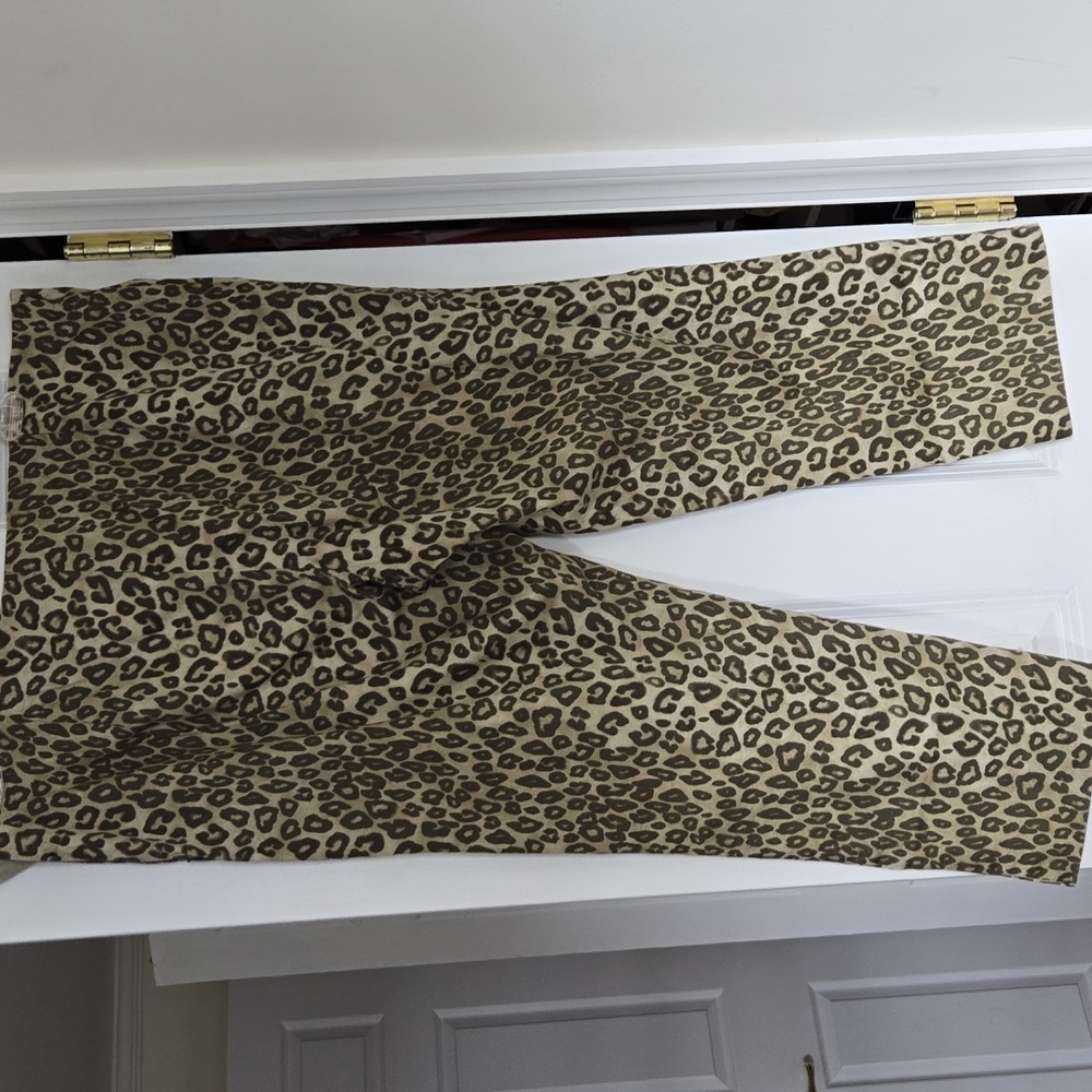Lafayette 148 New York Sz. 13 Green Animal Print pants. EUC